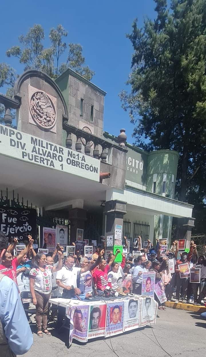 "No lograrán dividirnos" - Comité de Madres y Padres de los 43 — Radio ...